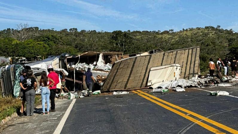Acidente na BR-251, em Grão Mogol, deixa dois mortos e oito feridos