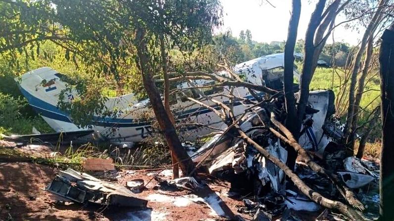 Na imagem, destroços de aeronave em Minga Guazú