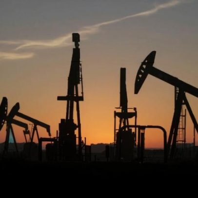 Petróleo cai 10% após Irã reabrir estreito de Ormuz