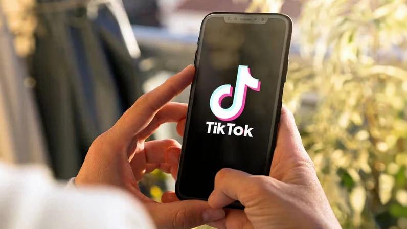 TikTok foi identificado como o ambiente com maior volume de informações imprecisas ou sem base científica sobre saúde mental — Foto: Adobe Stock