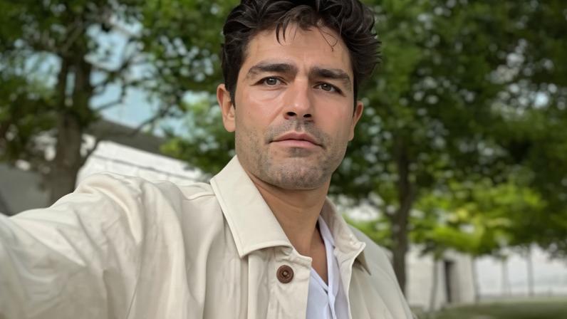 Adrian Grenier não reprisará papel de Nate em "O Diabo Veste Prada 2"