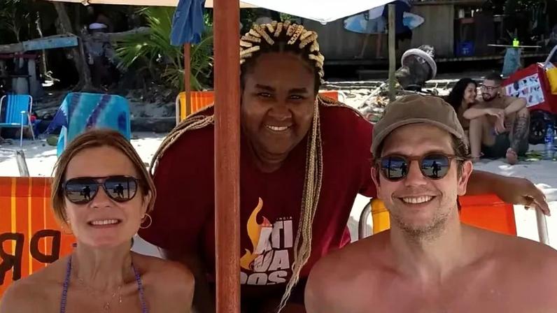 Adriana Esteves e Vladimir Brichta surpreendem fã e atitude viraliza