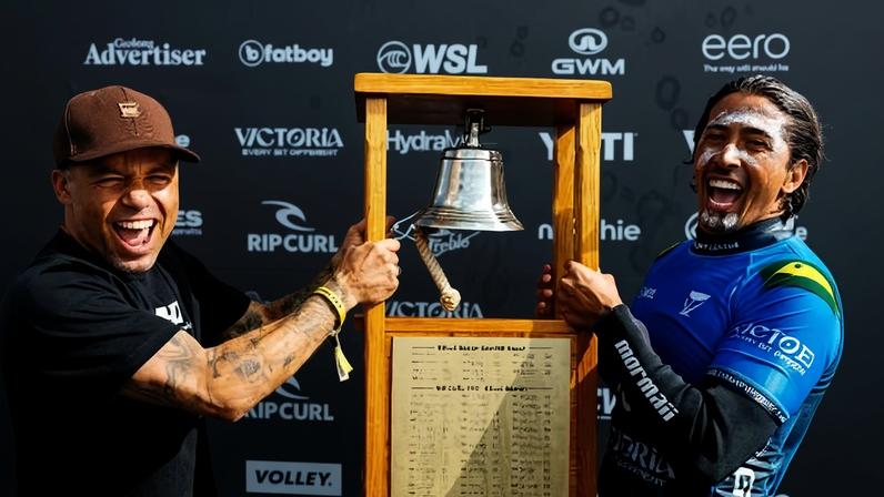 Adriano de Souza comemora o título de Miguel Pupo na etapa de Bells Beach, na Austrália