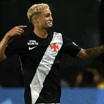 Adson brilha, Vasco vence Olimpia e complica grupo da Sul-Americana