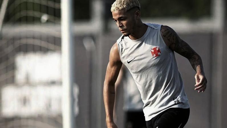 Adson durante treino do Vasco nesta quarta-feira (29) (Foto: Matheus Lima/Vasco)
