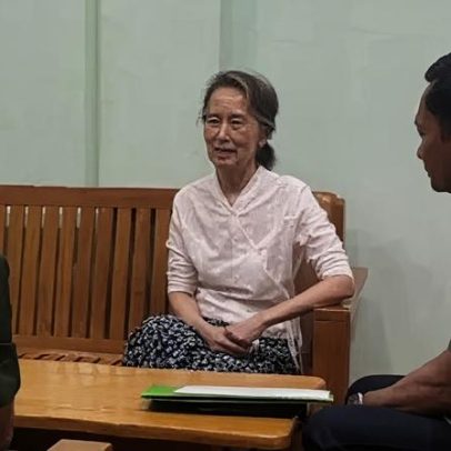 Aung San Suu Kyi é colocada em prisão domiciliar, afirma o exército