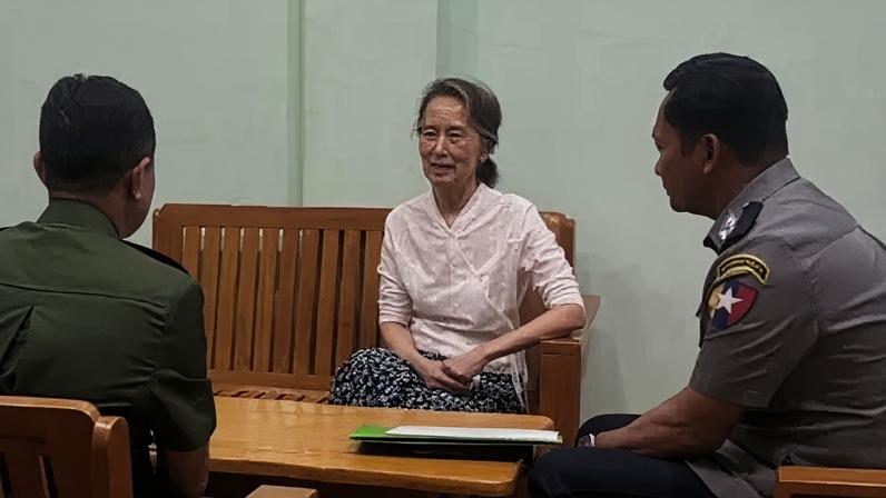 Aung San Suu Kyi é colocada em prisão domiciliar, afirma o exército