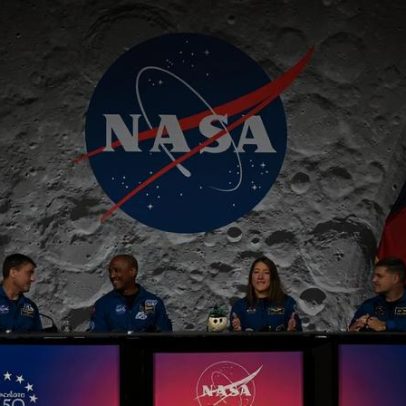 Cápsula Artemis II é filmada na ISS durante a reentrada na Terra