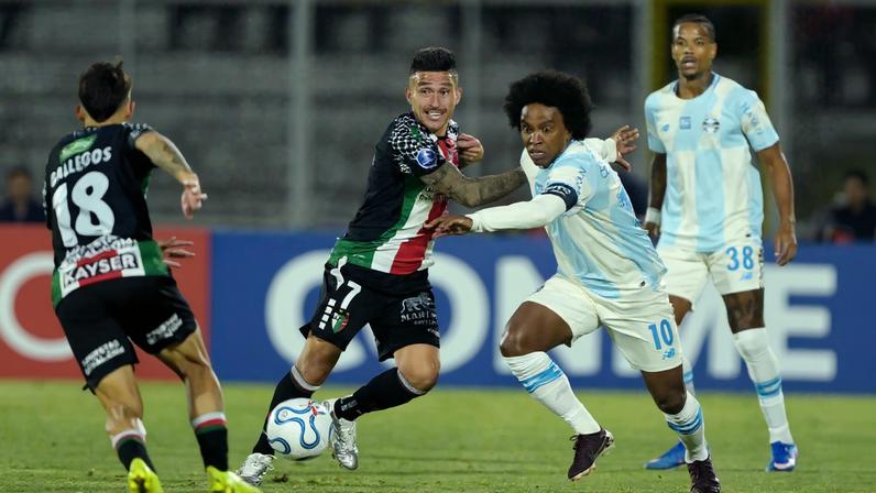 Palestino x Grêmio Willian — Foto: RODRIGO ARANGUA / AFP
