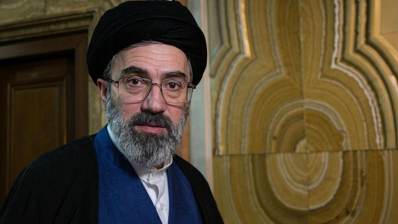 Líder supremo do Irã está ‘gravemente ferido’, mas mentalmente lúcido, diz jornal