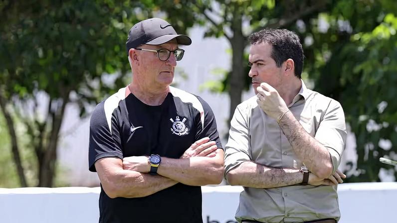 Dorival Júnior e Marcelo Paz conversam durante treinamento do Corinthians — Foto: Rodrigo Coca/ Ag. Corinthians