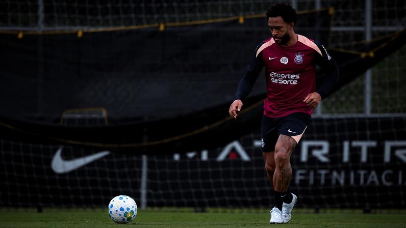 Memphis Depay segue no departamento médico do Corinthians — Foto: Rodrigo Coca/Agência Corinthians