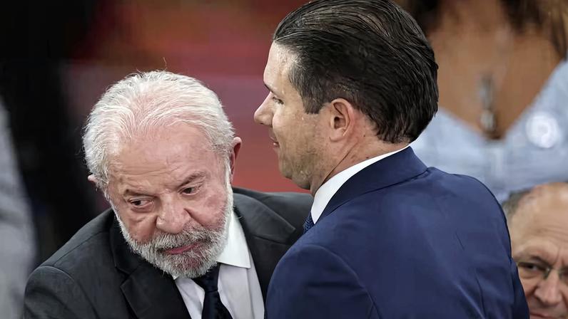 Presidente Luiz Inácio Lula da Silva (PT) e o presidente da Câmara dos Deputados, Hugo Motta (Republicanos-PB) - Imagem de arquivo — Foto: Mateus Bonomi/Agif/Estadão Conteúdo