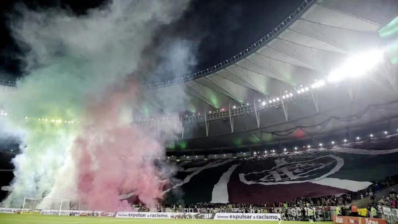 Torcida do Fluminense durante partida contra Vasco no estádio Maracanã pelo campeonato Copa Do Brasil 2025 — Foto: Alexandre Loureiro/AGIF