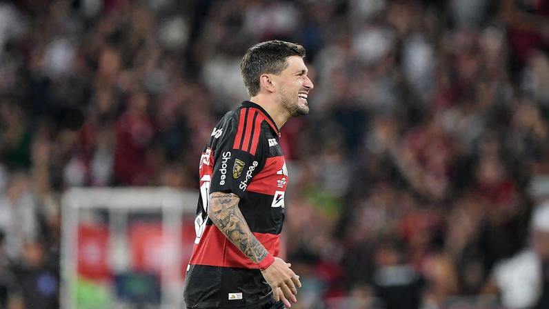 Arrascaeta se torna estrangeiro com mais jogos pelo Flamengo e exalta vitória: "Preparados para começar fortes"