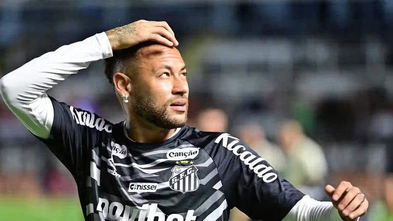Neymar tem contrato até o fim do ano com o Santos — Foto: Jota Erre/AGIF