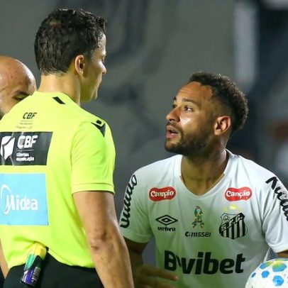 Gesto de Allan viraliza; Bragantino faz olé contra o Flamengo e Neymar reage