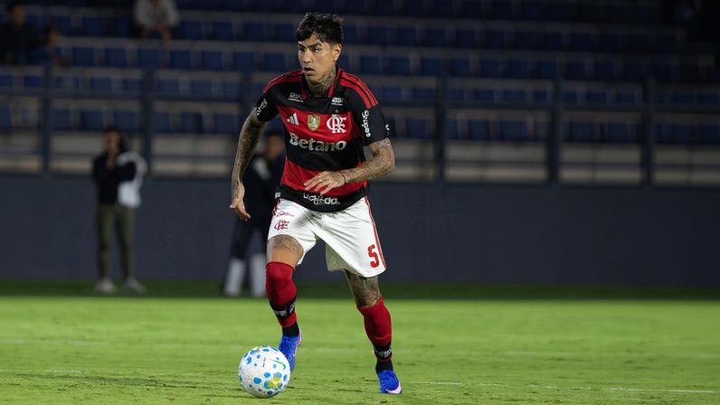 Pulgar durante jogo entre Flamengo e Bragantino — Foto: Joisel Amaral/AGIF