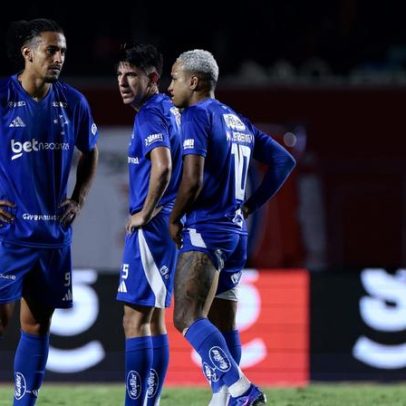 Cruzeiro sofre derrota, freia reação e acende alerta de rebaixamento