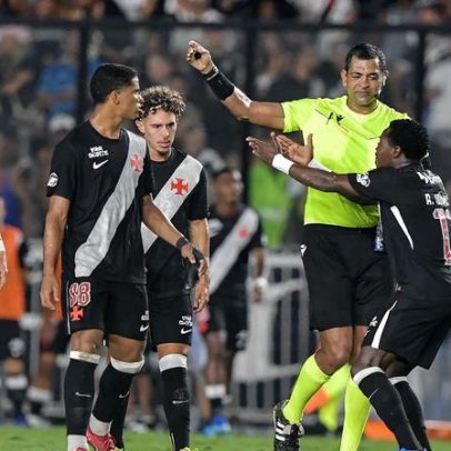 Árbitro afirma que torcida do Vasco prejudicou o VAR e ameaçou operador do Botafogo