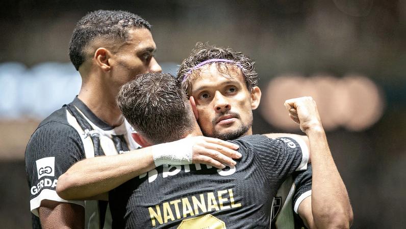 Gustavo Scarpa foi o autor da vitória do Atlético contra o Athletico — Foto: Fernando Moreno/AGIF