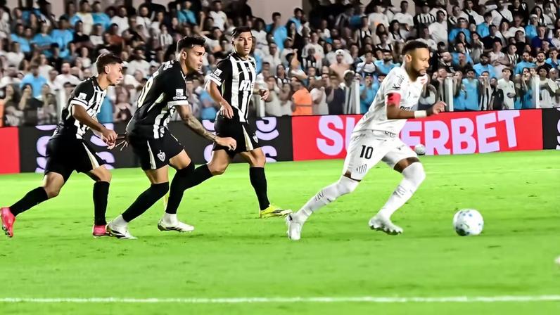 Neymar voltou ao time titular do Santos na noite deste sábado — Foto: Jota Erre/AGIF