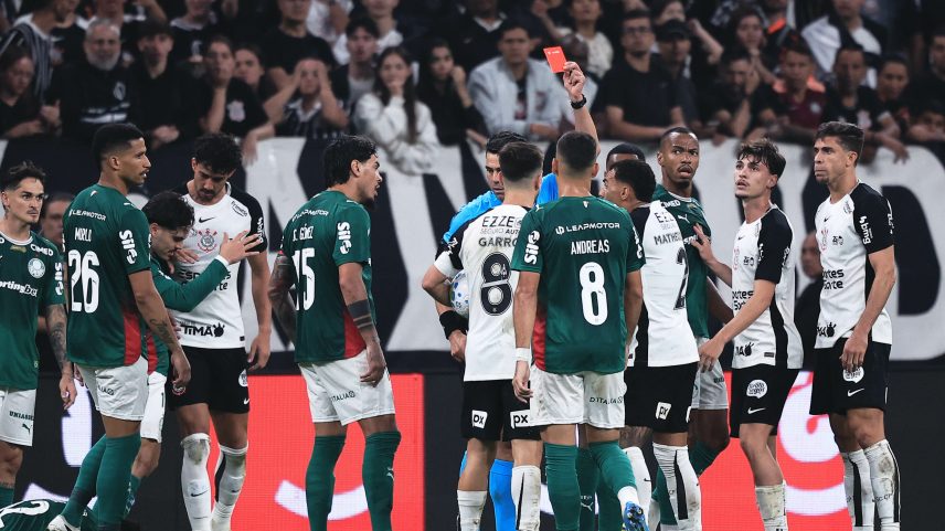Matheuzinho expulso em Corinthians x Palmeiras — Foto: Ettore Chiereguini/AGIF