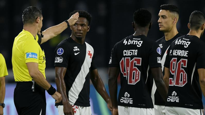 Thiago Mendes em Vasco x Audax Italiano — Foto: Alexandre Loureiro/AGIF