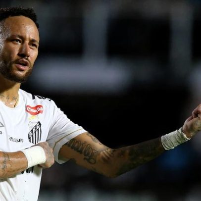 Neymar discute com torcedores após empate do Santos na Sul-Americana
