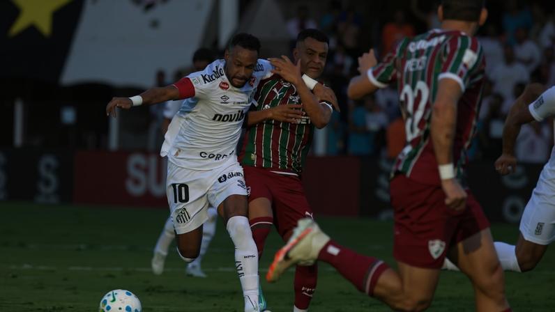 Neymar falha, John Kennedy não perdoa. O fiel da balança na Vila Belmiro