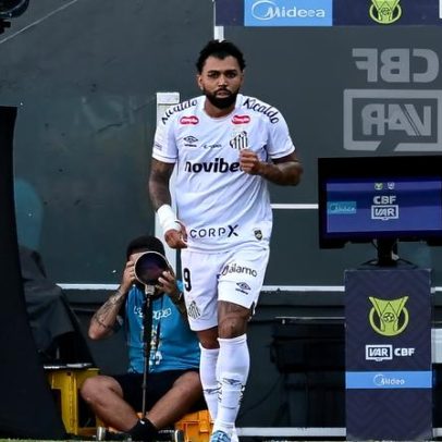 Gabigol critica arbitragem após amarelo por reclamação em Santos x Flu