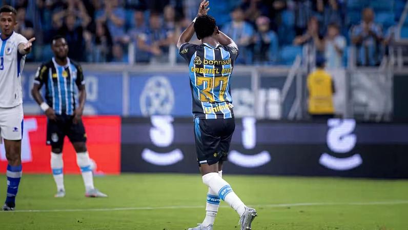 Gabriel Mec recebeu chance como titular do Grêmio contra o Confiança-SE — Foto: Maxi Franzoi/AGIF