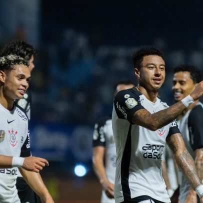 Lingard salva Corinthians em jogo burocrático, avança na Copa do Brasil
