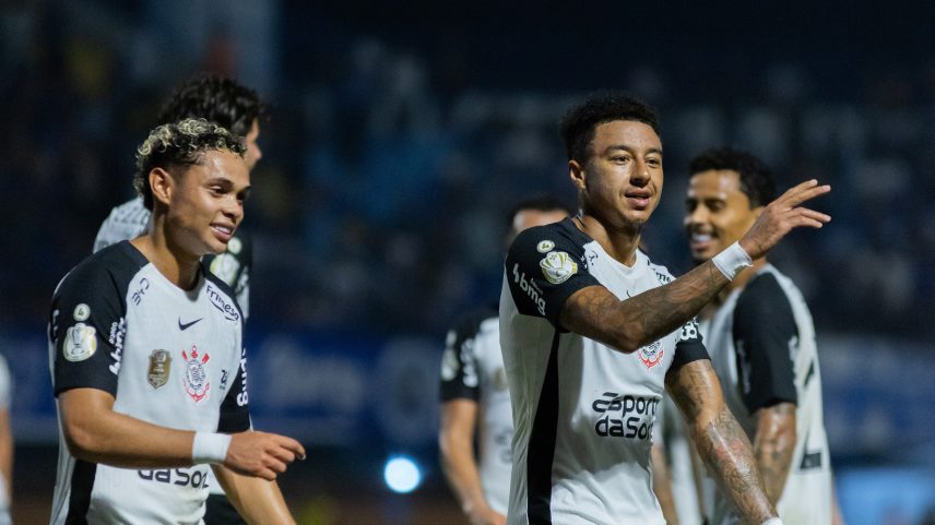 Lingard comemora gol do Corinthians contra o Barra — Foto: Thiago Vasconcelos Dos Santos/AGIF