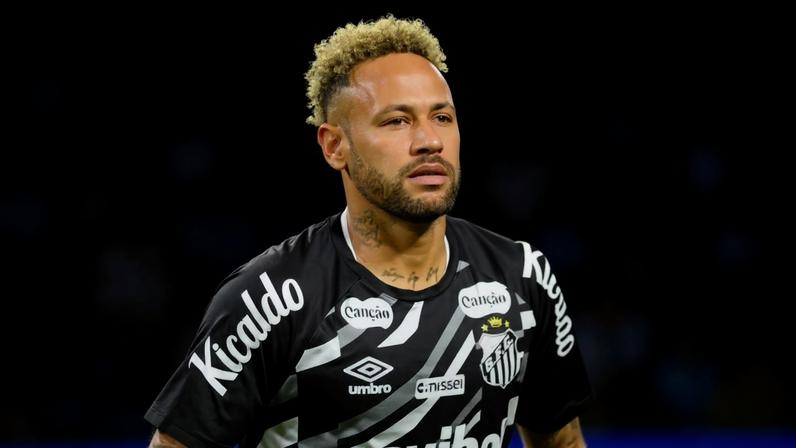Neymar antes de partida do Santos pela Copa do Brasil — Foto: Jota Erre/AGIF