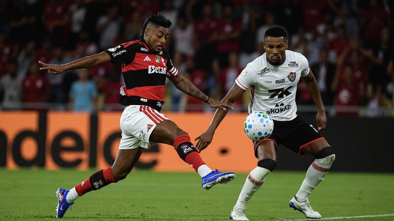 Bruno Henrique em ação | Flamengo x Vitória — Foto: Thiago Ribeiro/AGIF