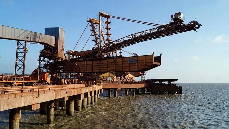 Terminal capaz de carregar os maiores navios de minério de ferro em São Luís