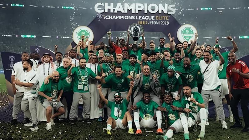 Jogadores do Al Ahli comemoram o título da Champions da Ásia de 2026