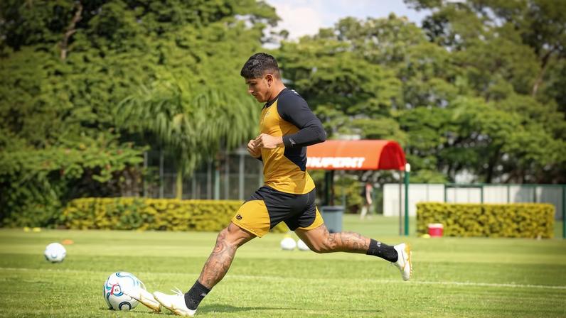 Alan Franco avançou no processo de recuperação no São Paulo — Foto: Erico Leonan/São Paulo FC