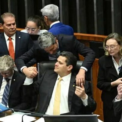 Deputados derrubam vetos de Lula ao PL da dosimetria que beneficia Bolsonaro