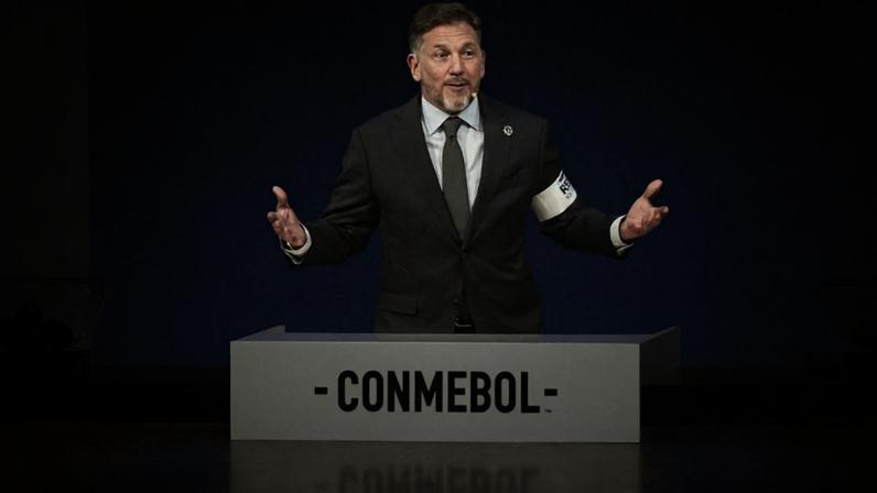 Alejandro Domínguez, presidente da Conmebol, durante sorteio dos grupos da Libertadores