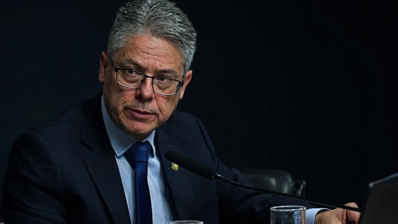 Oposição pressão caso Master para disputa eleitoral após falhas das CPIs