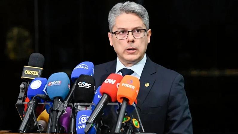 Alessandro Vieira diz que relatório final está sendo redigido em uma força-tarefa com os documentos que já chegaram "a conta-gotas". (Foto: Marcos Oliveira/Agência Senado)