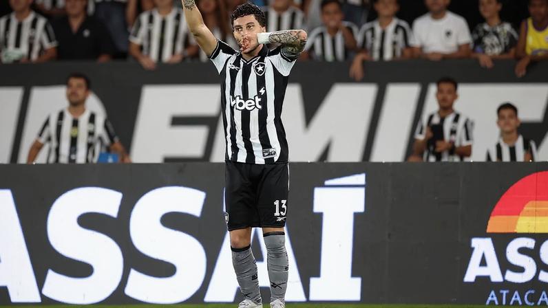 Alex Telles marcou o gol da vitória aos 45 minutos da etapa final