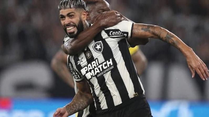 Alexander Barboza comemora gol marcado pelo Botafogo contra o Penarol na Libertadores