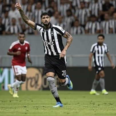 Cruzeiro busca acordo entre Palmeiras e Alexander Barboza