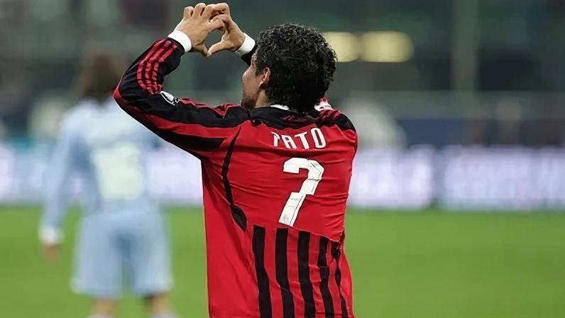 Alexandre Pato comemora gol pelo Milan