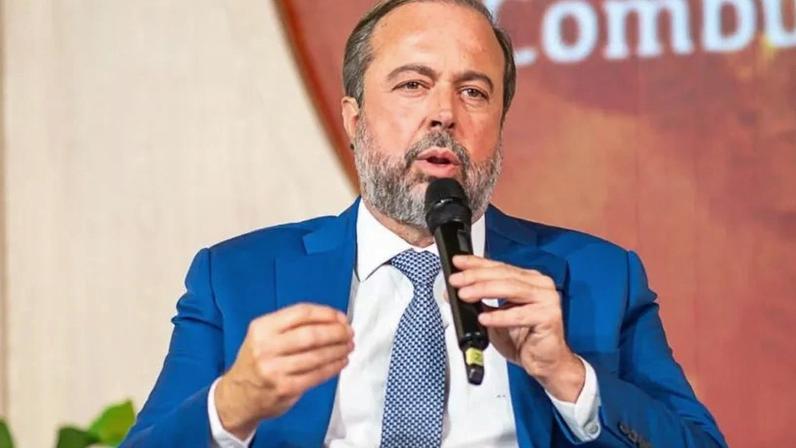 Governo pretende aumentar mistura de diesel no 1º semestre, diz Silveira