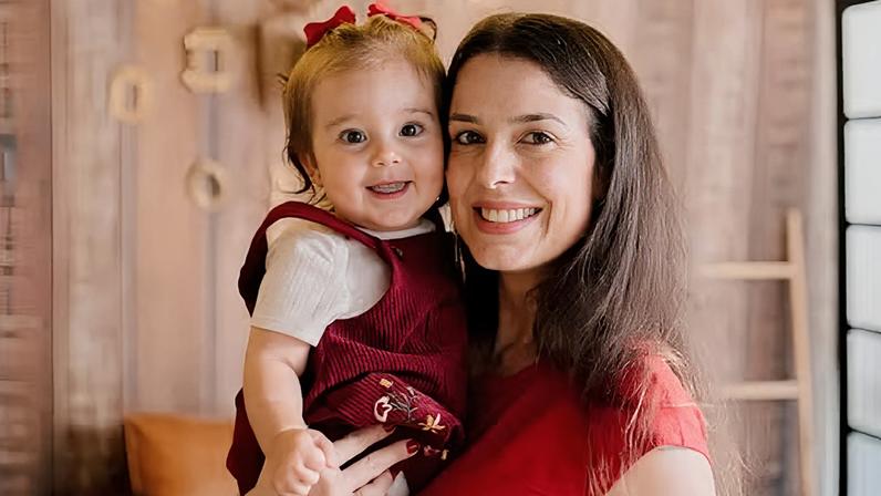 Aline Cristina Gonçalves Garanhani e a filha, Luiza — Foto: Arquivo Pessoal