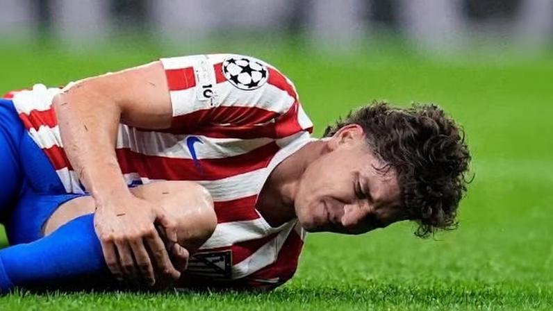 Alvarez sente dores durante Atlético de Madri x Arsenal, jogo da Champions League